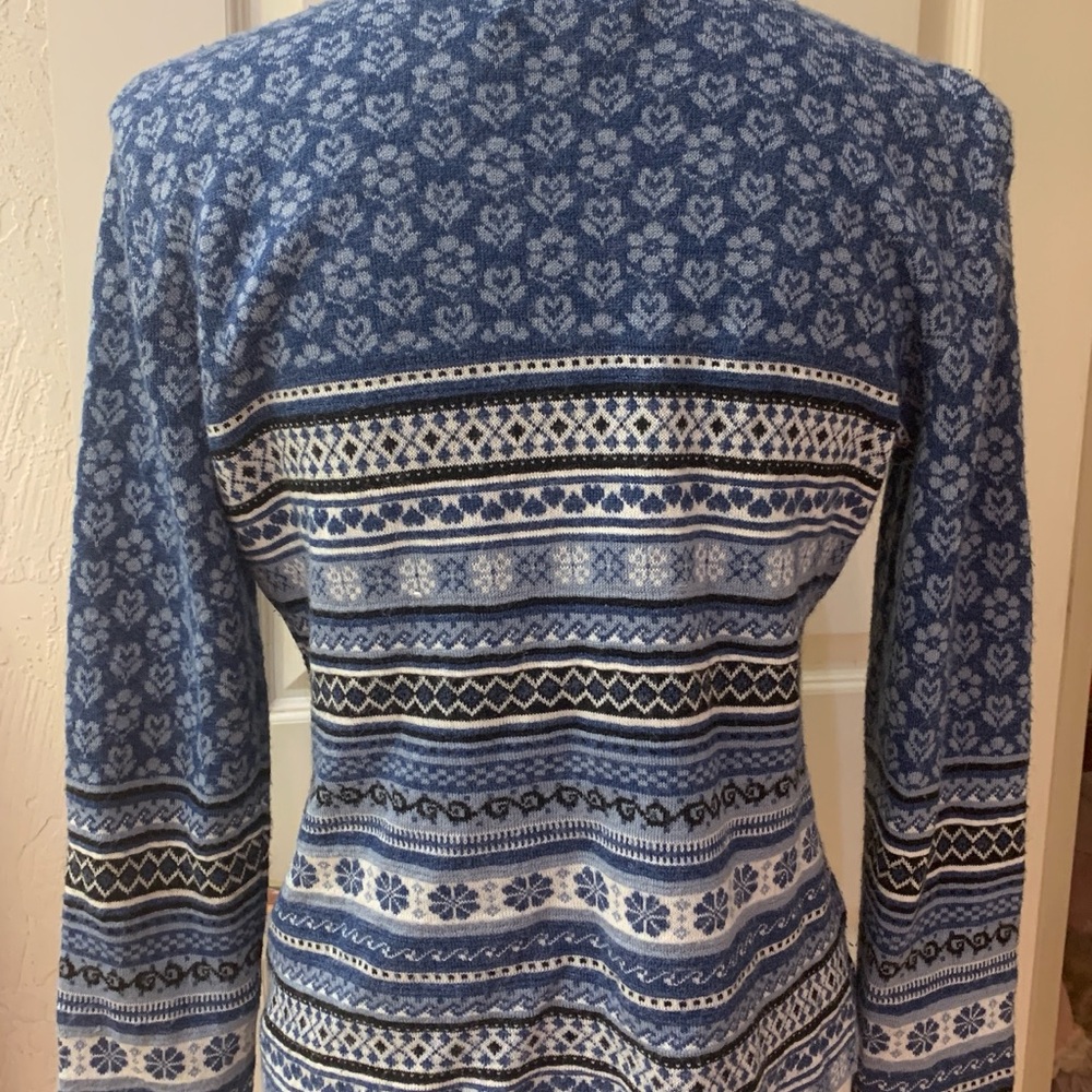 Alpaca Imports Blue & White Patterned Women's Cardigan - Picture 4 of 8